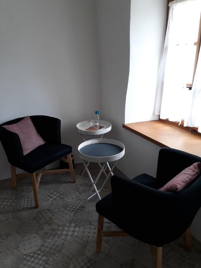 シュブル Aux Trois Soleils Bed & Breakfast エクステリア 写真