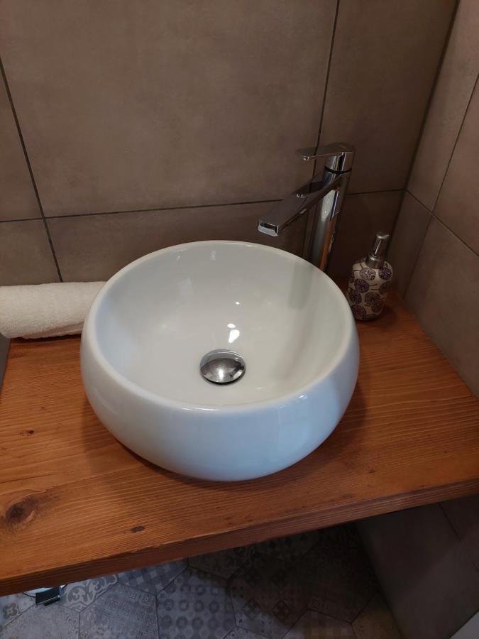 シュブル Aux Trois Soleils Bed & Breakfast エクステリア 写真