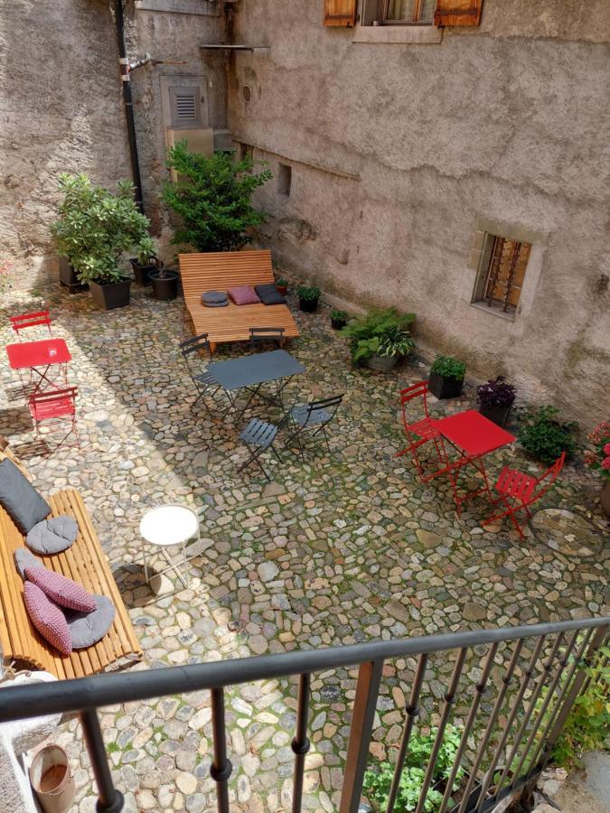シュブル Aux Trois Soleils Bed & Breakfast エクステリア 写真