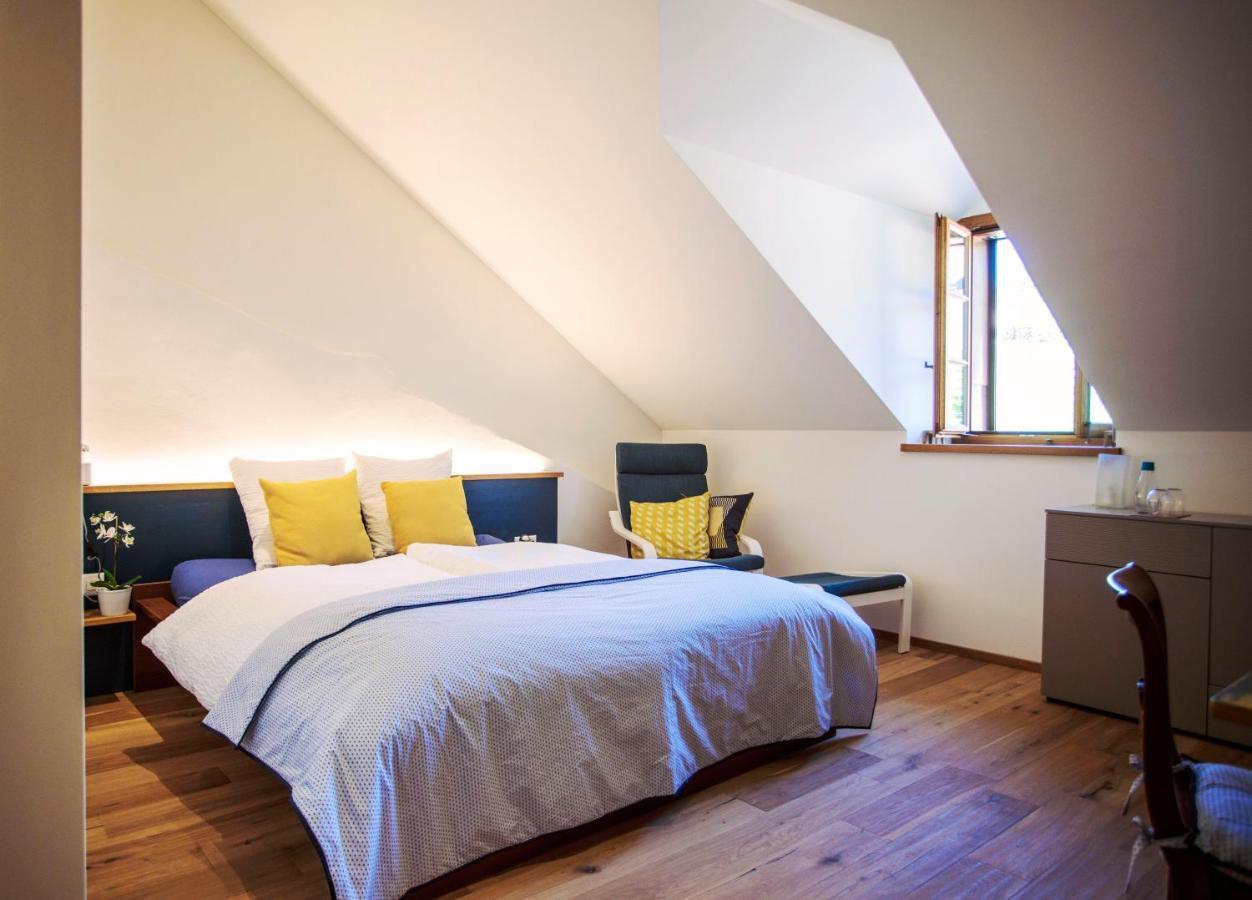 シュブル Aux Trois Soleils Bed & Breakfast エクステリア 写真