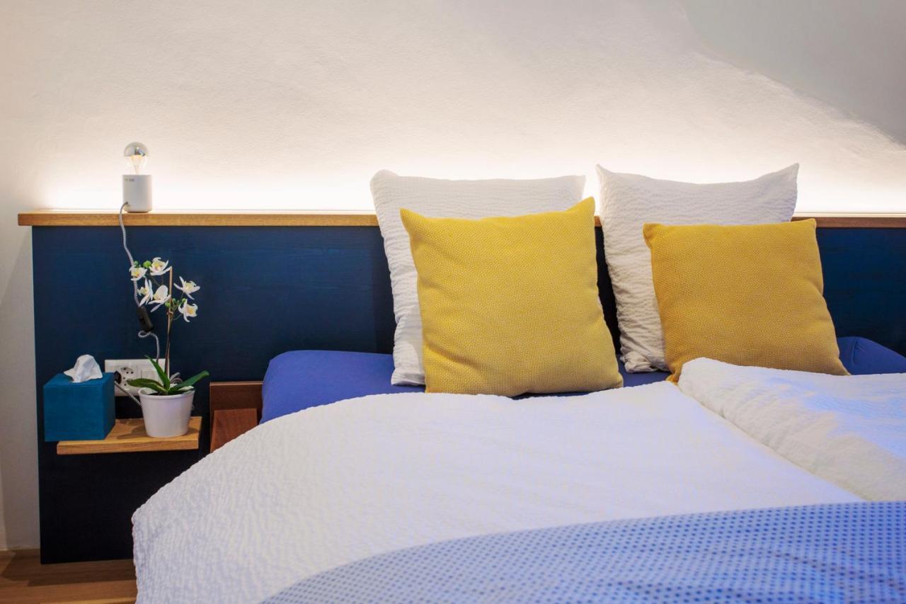 シュブル Aux Trois Soleils Bed & Breakfast エクステリア 写真